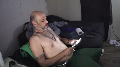 Snapshot of muffdiver718 chatting on June 25, 2026, 3:28 am Muffdiver online show from June 25, 2026, 3:28 am