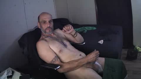 Snapshot of muffdiver718 chatting on June 27, 2026, 2:05 am Muffdiver online show from June 27, 2026, 2:05 am