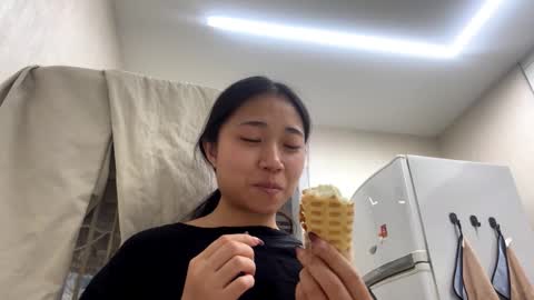 Mia online show from February 2, 2026, 10:08 pm