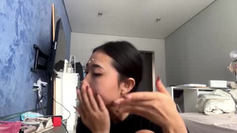 Mia online show from February 5, 2026, 4:06 am