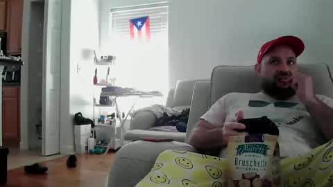 Snapshot of munchies420 chatting on February 11, 2026, 6:02 pm Bearded online show from February 11, 2026, 6:02 pm