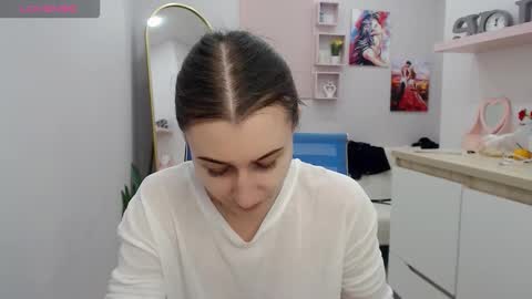 Snapshot of muriel_elvin chatting on December 1, 2025, 6:18 am muriel_elvin online show from December 1, 2025, 6:18 am