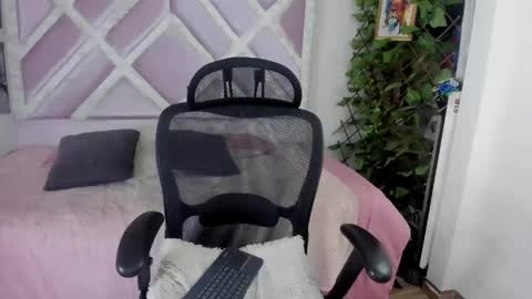 muriell_69 online show from June 4, 2026, 6:36 pm