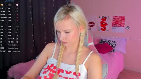 Snapshot of murmurmiace chatting on December 14, 2025, 3:17 pm Sasha online show from December 14, 2025, 3:17 pm