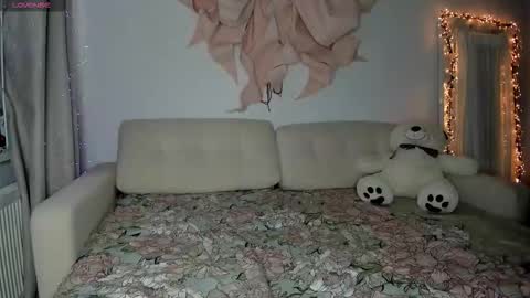 Snapshot of murr__murr chatting on December 19, 2025, 2:35 pm Enn online show from December 19, 2025, 2:35 pm