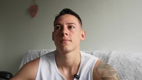 Snapshot of muscle_king_cum chatting on June 6, 2026, 2:00 pm muscle_king_cum online show from June 6, 2026, 2:00 pm