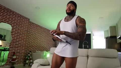 Snapshot of muscle_man19 chatting on December 21, 2025, 1:40 pm Nick online show from December 21, 2025, 1:40 pm