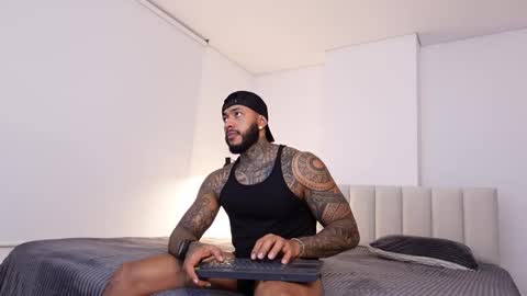 Snapshot of muscle_man19 chatting on January 7, 2026, 12:46 am Nick online show from January 7, 2026, 12:46 am