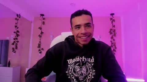 muscle scott online show from November 2, 2025, 1:24 pm