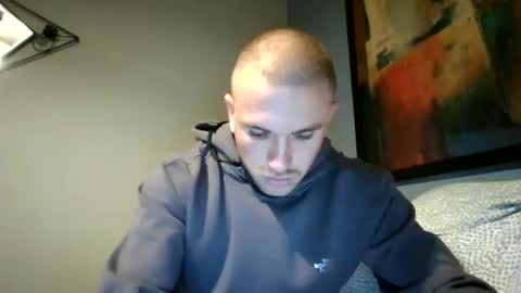 Snapshot of muscleshow00 chatting on November 24, 2025, 12:32 am muscleshow00 online show from November 24, 2025, 12:32 am