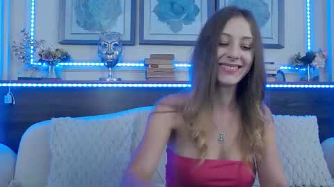 Luna  online show from October 3, 2025, 6:16 pm