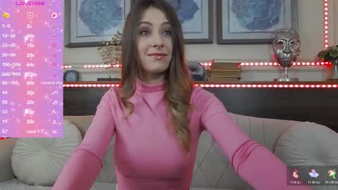 Luna  online show from November 8, 2025, 5:23 pm