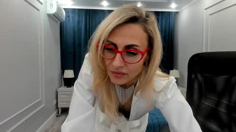 Snapshot of museofstage chatting on January 24, 2025, 2:51 pm Diana online show from January 24, 2025, 2:51 pm