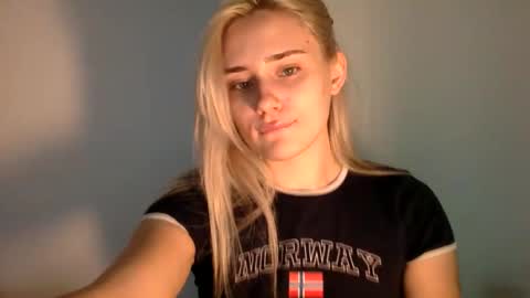 Snapshot of musescorner chatting on November 16, 2025, 4:45 pm musescorner online show from November 16, 2025, 4:45 pm