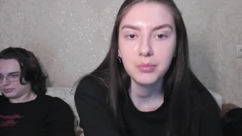 cute couple online show from April 4, 2026, 1:52 pm