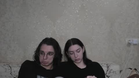 cute couple online show from June 11, 2026, 7:01 pm