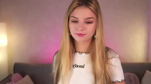 Snapshot of my_little_pollly chatting on November 4, 2025, 3:44 pm Polly online show from November 4, 2025, 3:44 pm