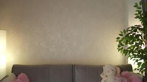 Polly online show from March 17, 2026, 1:25 pm