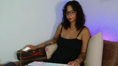 Snapshot of myamillor chatting on April 5, 2026, 9:01 pm myamillor online show from April 5, 2026, 9:01 pm