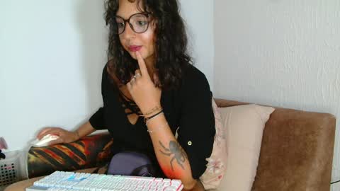 Snapshot of myamillor chatting on April 13, 2026, 10:04 pm myamillor online show from April 13, 2026, 10:04 pm