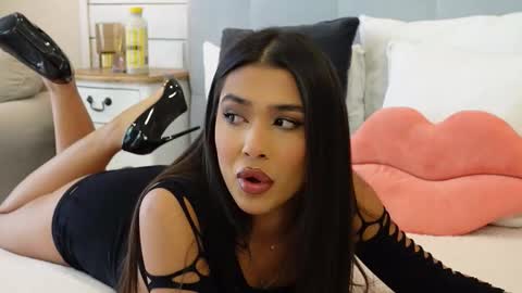 Snapshot of myamuse chatting on October 20, 2025, 9:54 am MyaMuse online show from October 20, 2025, 9:54 am