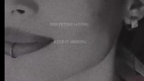 Lola online show from November 17, 2025, 9:20 pm