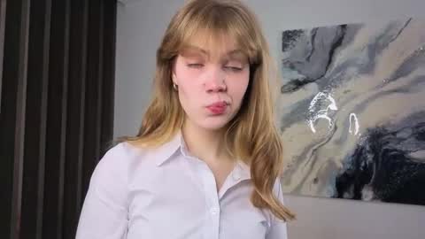 Snapshot of myismira chatting on November 19, 2025, 4:23 am Mira online show from November 19, 2025, 4:23 am