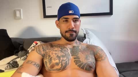 Snapshot of myke_esthetic chatting on October 11, 2025, 8:18 pm Myke esthetic online show from October 11, 2025, 8:18 pm