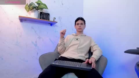 Snapshot of mykelcano chatting on October 10, 2025, 3:33 pm Mykel online show from October 10, 2025, 3:33 pm