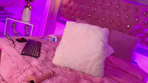 Snapshot of myladreams_ chatting on May 22, 2026, 4:52 am Myla online show from May 22, 2026, 4:52 am