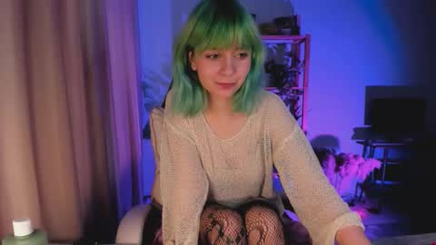 Snapshot of mylaweb chatting on November 30, 2025, 5:22 am MylaFlores online show from November 30, 2025, 5:22 am