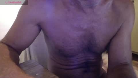 Snapshot of mynakedbeach chatting on July 6, 2026, 4:31 am Bi sexy guy lovense hush is on private is open or password show tip if you like. online show from July 6, 2026, 4:31 am