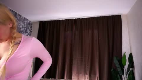 Snapshot of myriambirkett chatting on June 25, 2026, 5:12 am Greta online show from June 25, 2026, 5:12 am