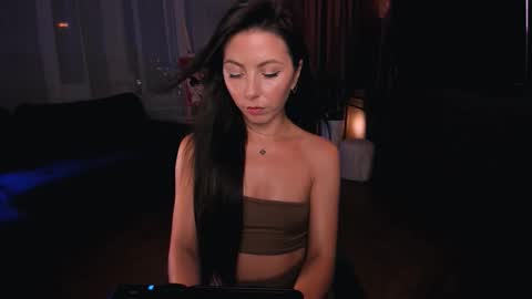 Maria  online show from November 7, 2025, 12:10 am