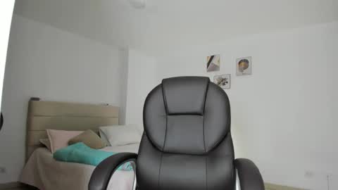 Snapshot of mysteyes chatting on October 28, 2025, 7:38 pm Elena online show from October 28, 2025, 7:38 pm