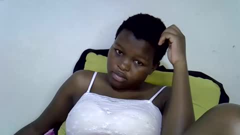 mystic_desire3 online show from April 18, 2026, 6:12 pm