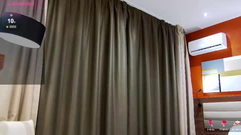 Snapshot of mystique_girl_ chatting on October 4, 2025, 6:50 pm Angeline online show from October 4, 2025, 6:50 pm