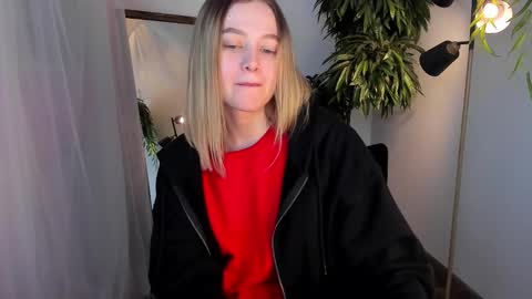 Eva  online show from February 6, 2025, 4:03 pm