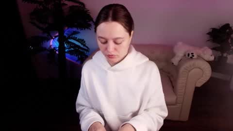 Eva  online show from October 1, 2025, 2:50 am