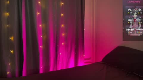 Snapshot of na_prikole_ chatting on January 24, 2025, 8:11 pm Vanessa and Julia online show from January 24, 2025, 8:11 pm