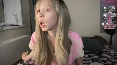 Snapshot of na_prikole_ chatting on February 25, 2025, 8:19 pm Vanessa and Julia online show from February 25, 2025, 8:19 pm