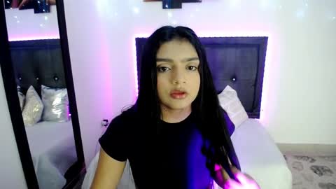 naahia__clark online show from December 3, 2024, 12:06 pm