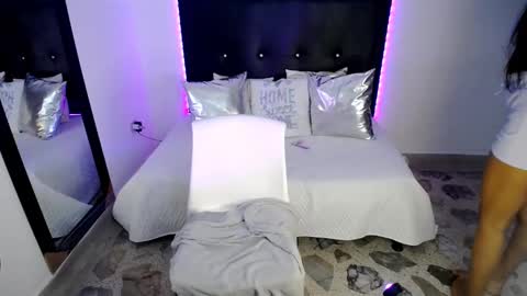 naahia__clark online show from December 19, 2024, 4:56 am