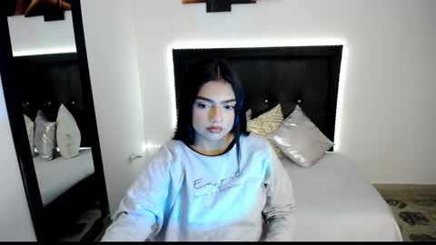 naahia__clark online show from February 13, 2025, 12:21 pm