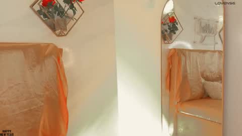 naamah_b online show from January 7, 2026, 2:19 pm