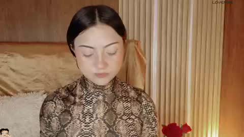 naamah_b online show from July 25, 2026, 2:14 pm