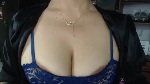 Snapshot of nadia_abaud chatting on February 16, 2025, 4:20 am Nadia online show from February 16, 2025, 4:20 am