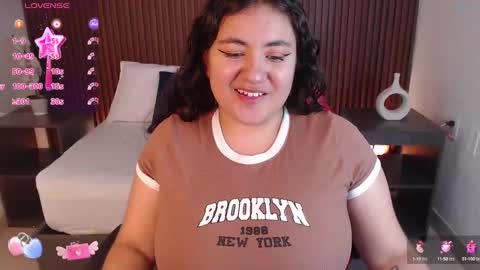 Snapshot of nadine_russo chatting on December 2, 2024, 7:05 pm Nadine online show from December 2, 2024, 7:05 pm