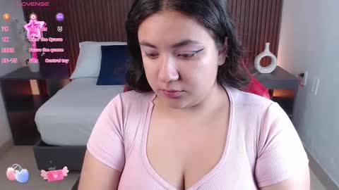 Snapshot of nadine_russo chatting on December 3, 2024, 7:11 pm Nadine online show from December 3, 2024, 7:11 pm