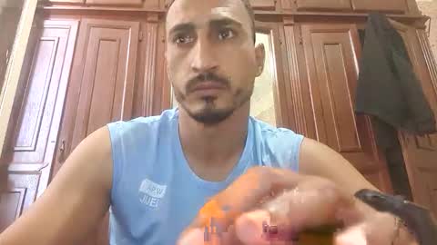 Snapshot of nadirff16 chatting on November 1, 2025, 12:18 pm V online show from November 1, 2025, 12:18 pm